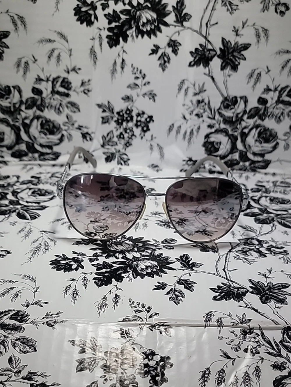 Jessica Simpson Aviator Sunglasses - Silver Frame with Gradient Gray Lenses